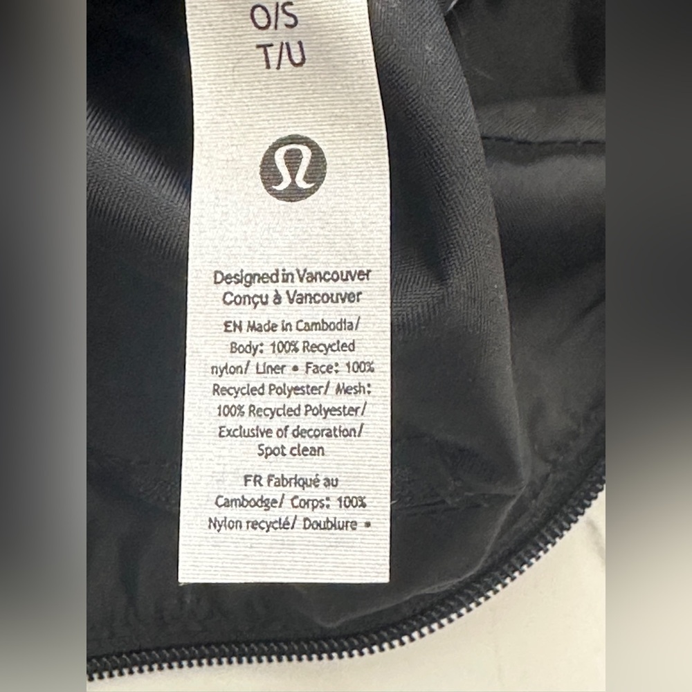 lululemon athletica messenger bag / cross-body lightweight zippered travel bag